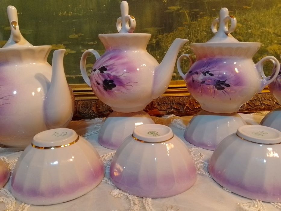 Очень красивый редкий сервиз новый с пиалушками