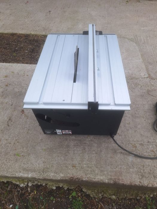Circular cu masă 1800w