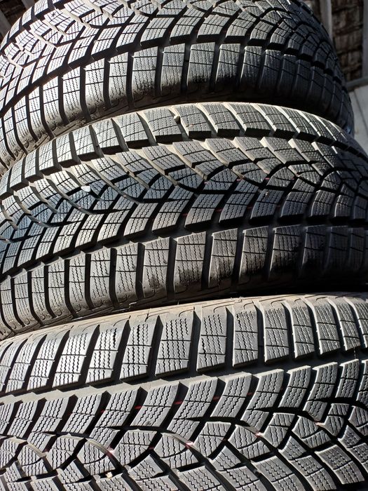 Гуми 245/45/20 Гудиар