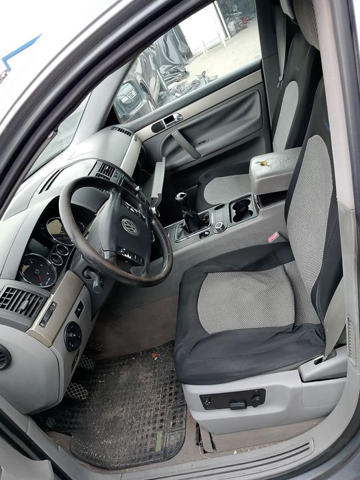 VW Touareg 2.5 ,174 к.с. , ръчка,60 броя на части