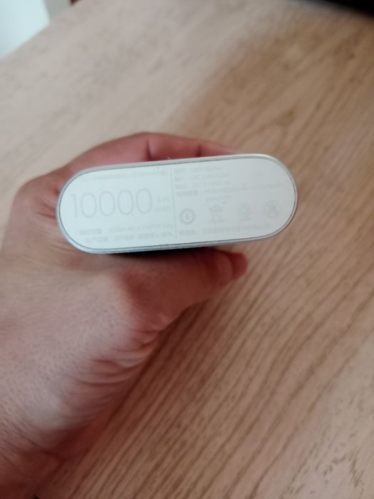 Продам в отличном состоянии paver bank,MI
10000,mAh,3.6v