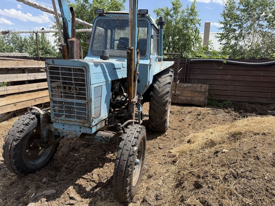 Трактор мтз 80.