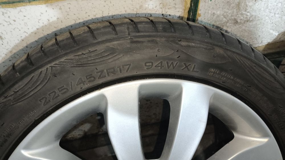 Продам комплект колёс Kia R17