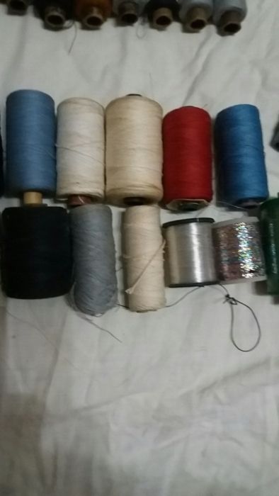 Нитки для шитья ссср разных цветов.