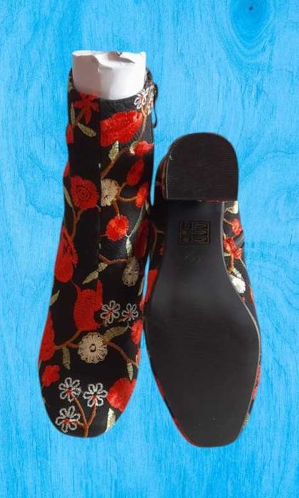 Botine cu toc gros si broderie florala 37