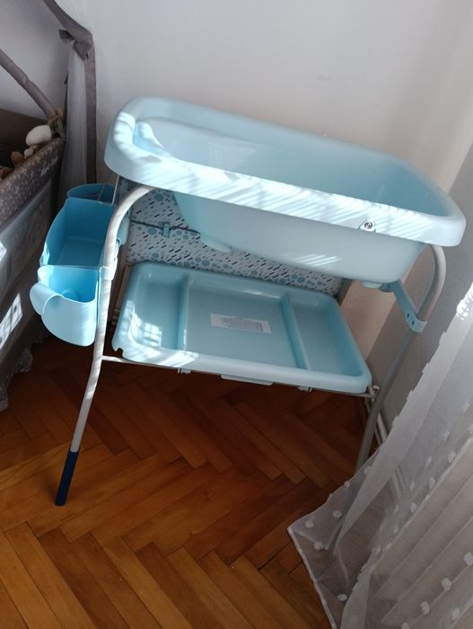 Masă de schimbat și făcut duș pentru bebe