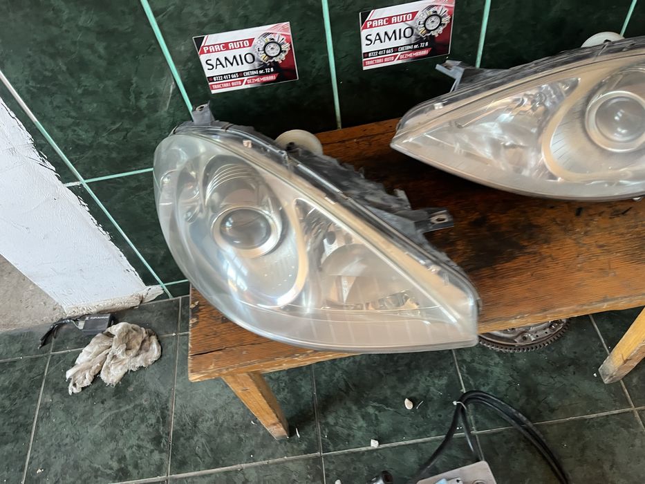 Far mercedes  a classe 2005-2009 cu lupa