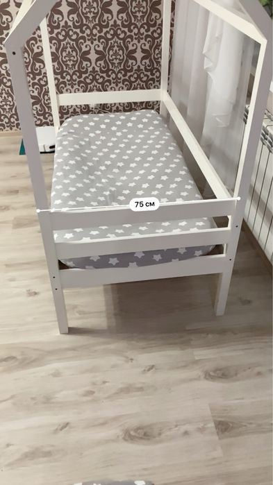 Кровать детская с матрасом