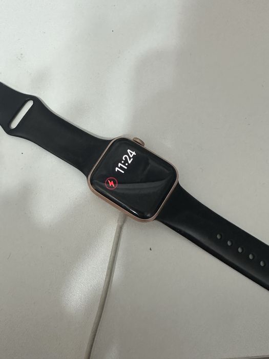 Продам Apple watch SE 44 mm