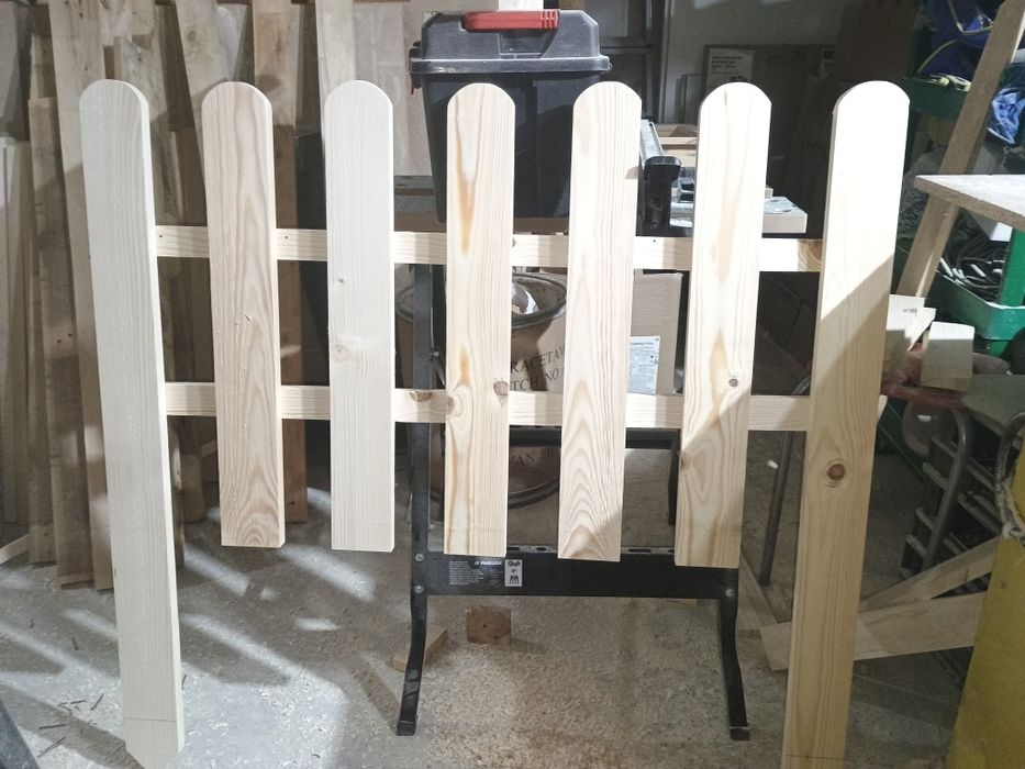 Продавам декоративна дървена ограда