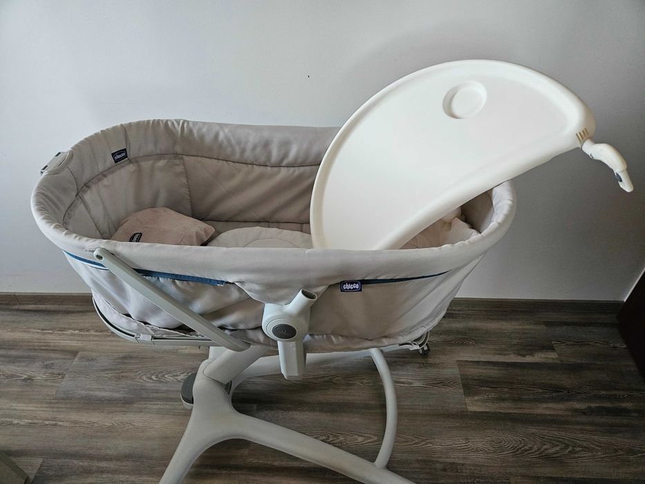 Chicco Baby Hug 4-в-1 с табла и калъф