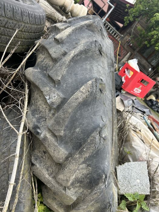 Vand 2 cauciucuri 12,4/28 tractor marca bkt mai multe detali la tel