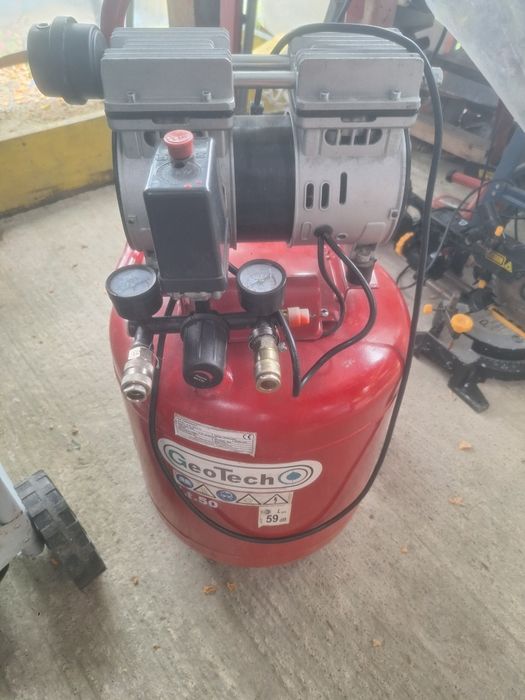 Compresor aer GeoTech 50l