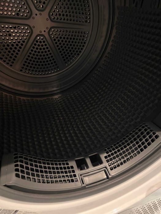 Продавам ЧИСТО НОВА сушилня с термопомпа Bauknecht T Sense M11 83 N.