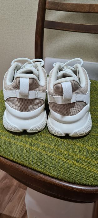 Продам кроссовки