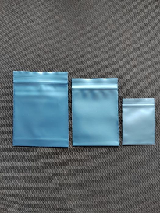 Зип-лок пакетики синие плотные.