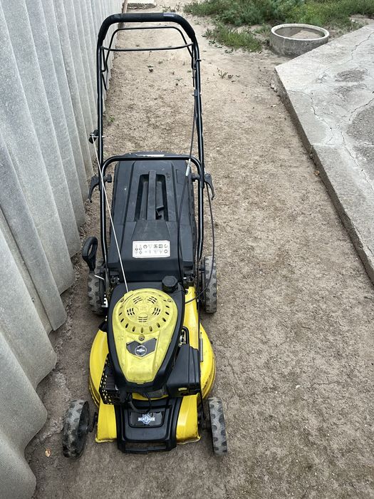 Продам газонокосилку