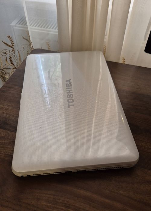 Laptop Toshiba Satellite Alb C855-2FG , i5-3230M , 8 gb RAM , HDD 1 tb , Windows 10 activat