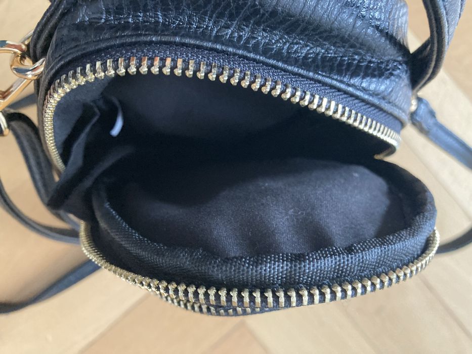 Черна чантичка - нова