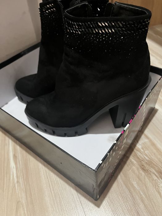 Продам женский сапоги