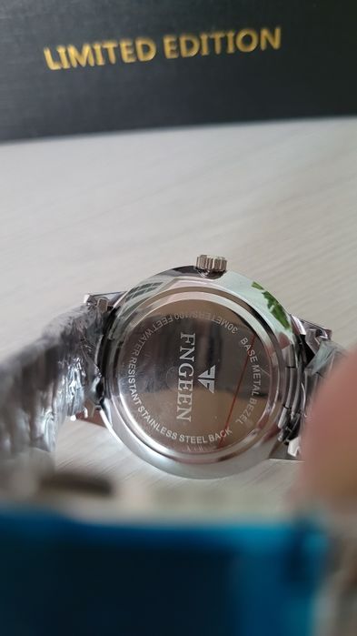 Часы мужские стильные