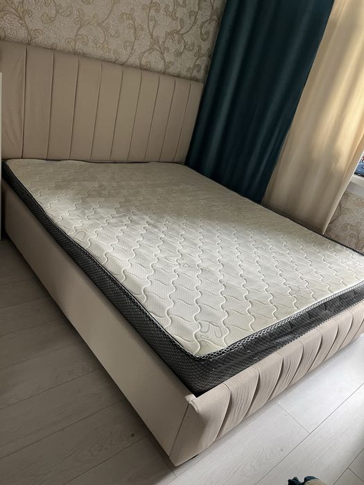 Продам  двухспальную кровать