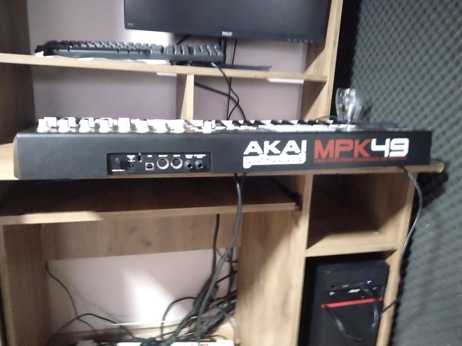 Orgă, controller midi Akai mpk 49