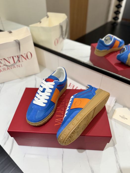 Adidasi Valentino