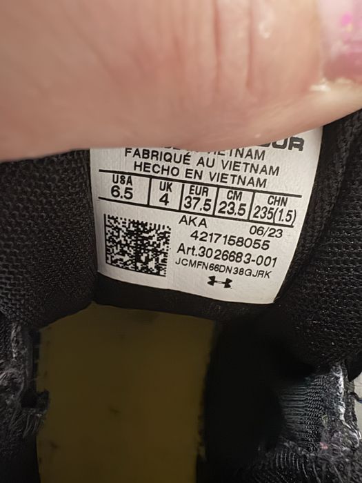 Adidasi Under Armour 37 copii