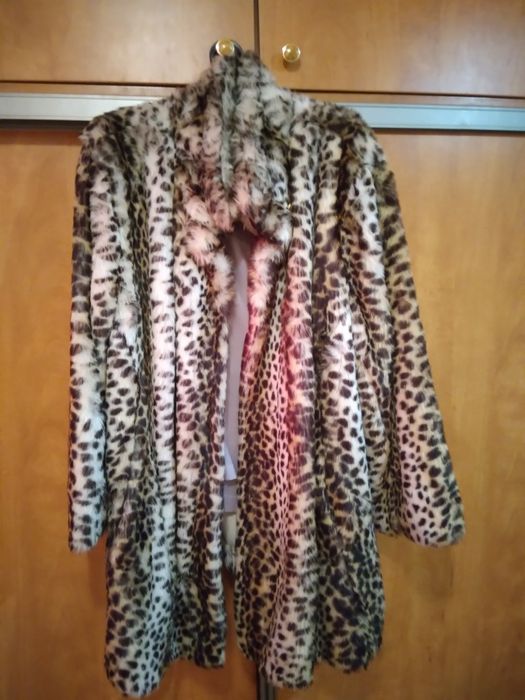 Продам шубу 54 размера искуственая