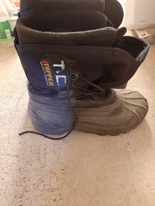 Продажа спецобуви.