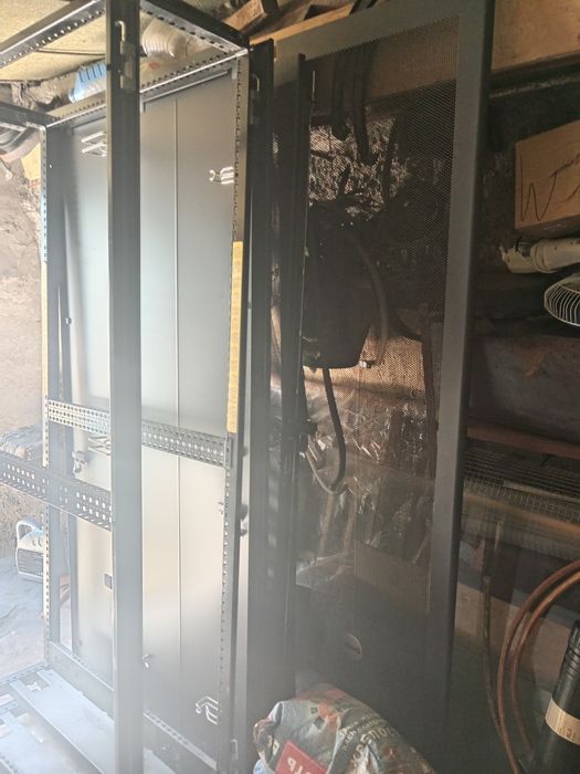 Серверный шкаф металлический