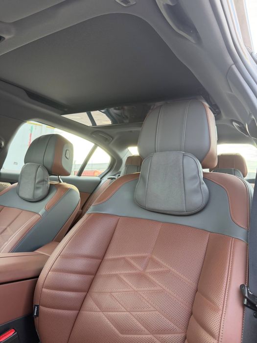 BMW i5 35L monitorli