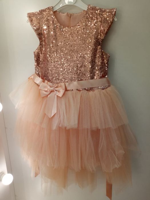 Продам платья на девочку