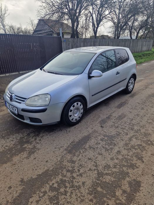 Vând masina golf 5