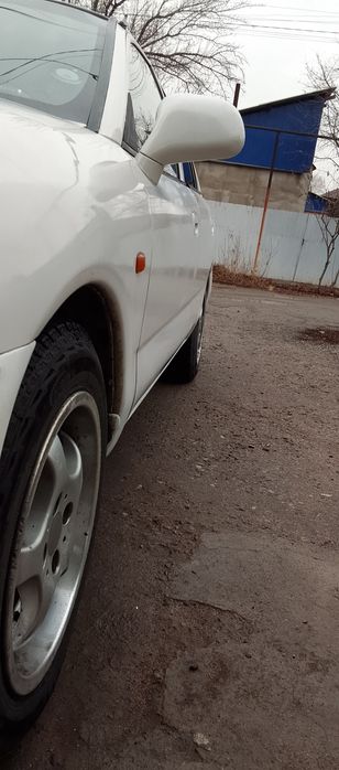 Mitsubishi Carisma 1996 года