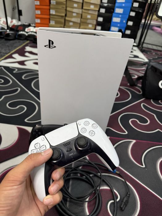 PS5 в идеальном состоянии.