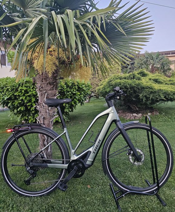 Електрически велосипед Trek FX+ 7 Midstep / 500 км / оригинално зарядно TQ 4A / като нов