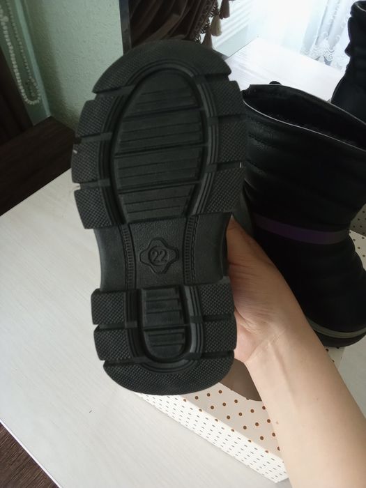 Òĝil bolalar uchun oyoq kiyim etik sotiladi