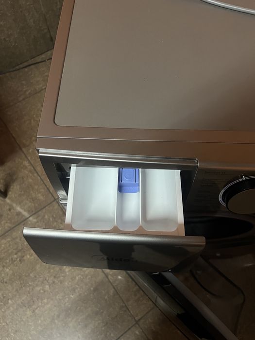 Продам стиральную машинку midea 6 кг