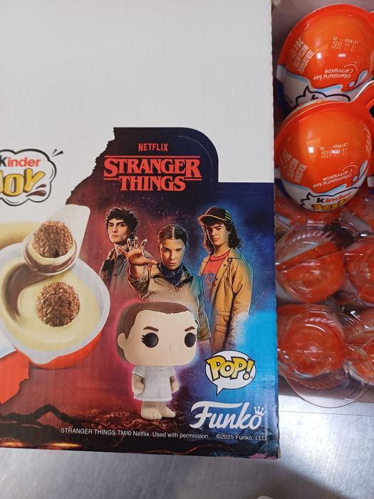 Киндер очень страные дела