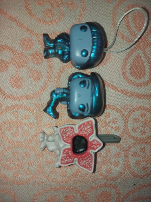 Продам фигурки из очень странных дел