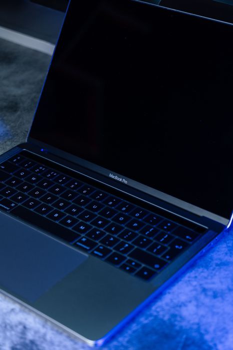 MacBook Pro 13” 2017 Touch Bar A1706 - i5 – 8GB RAM – 256GB SSD - pentru piese / reparație