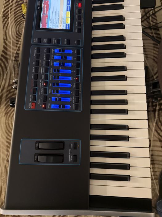 Ketron Event 76 cu garantie