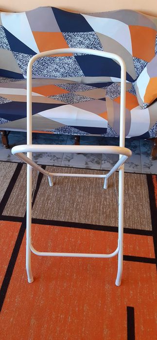 Продавам детска вана за къпане със стойка и помощна подложка