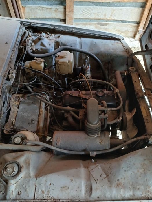 Dacia 1310 stat in garaj