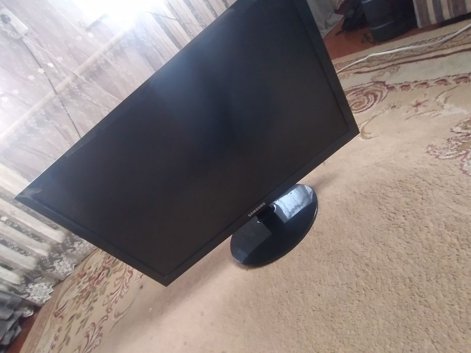 Монитор Samsung 23-дюймовый
