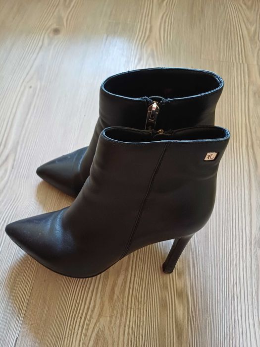 Продавам боти с марката Cantarini.