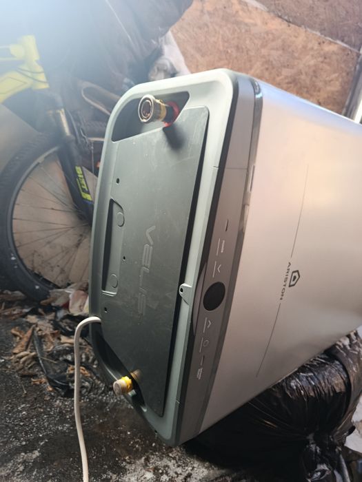 Титан продаю 80 литров