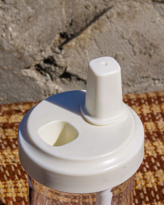 Стильная чашка 500 мл. с крышкой. Белая/Зеленая.